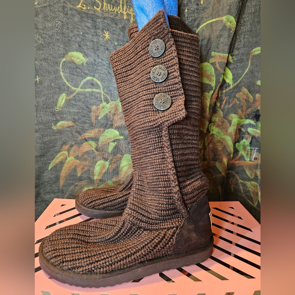 UGG Classic Cardy Sweater Boots Size 8